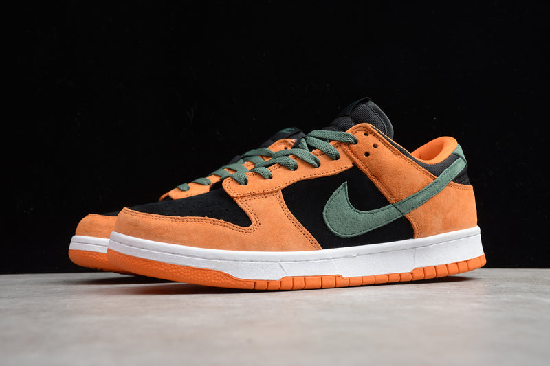 SB DUNK ORANGE GREEN