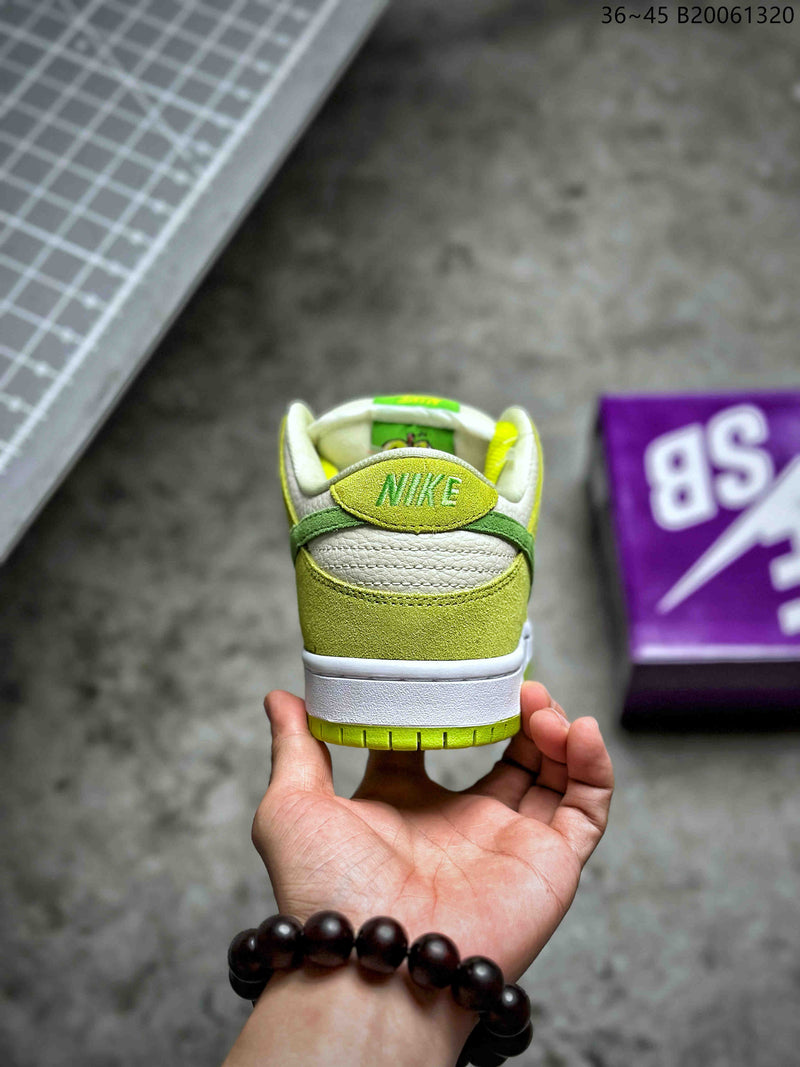 Nike SB Dunk Low "Green Apple"