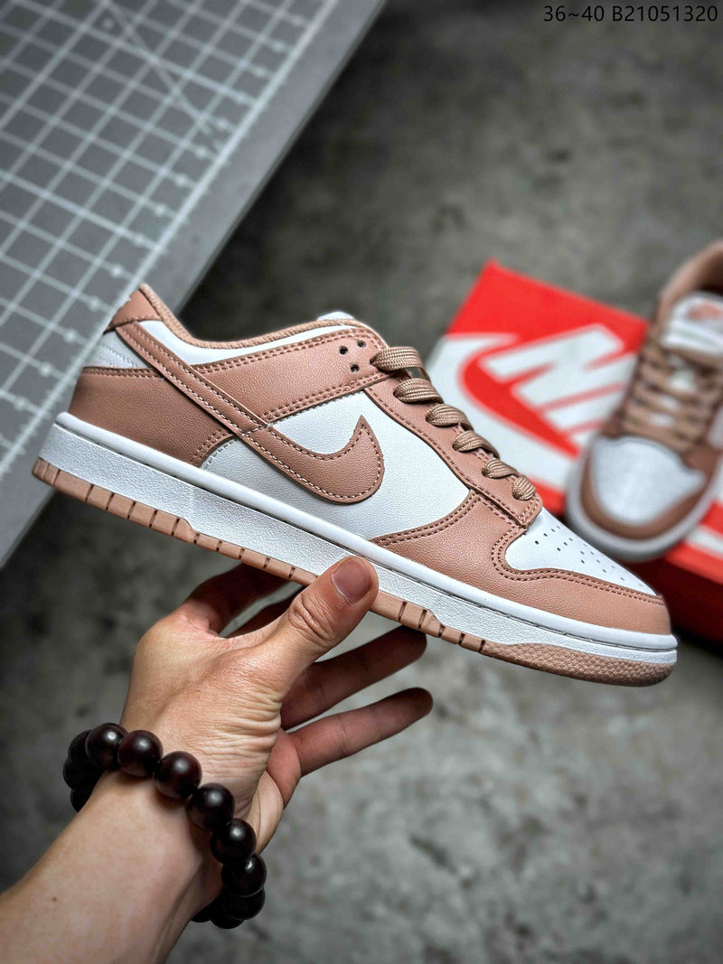 Nike Wmns SB Dunk Low "Rose Whisper"