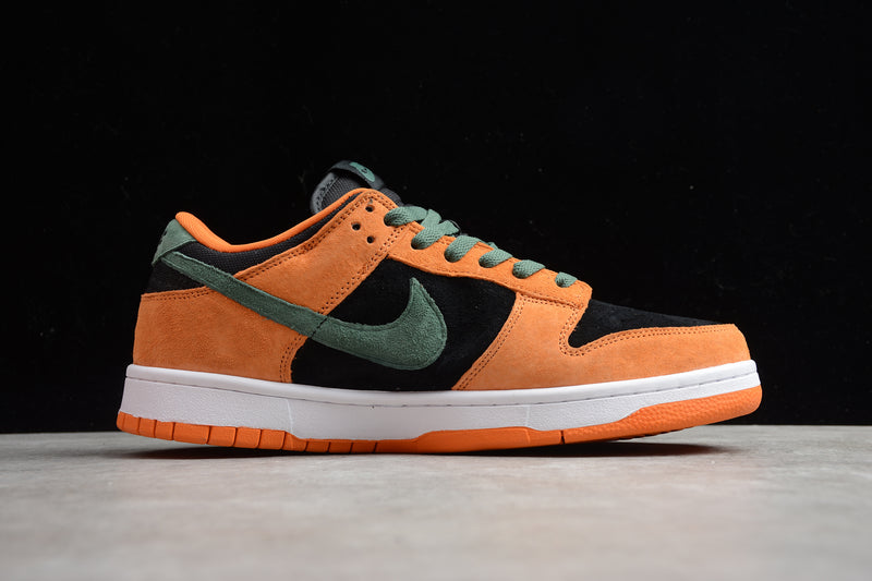 SB DUNK ORANGE GREEN