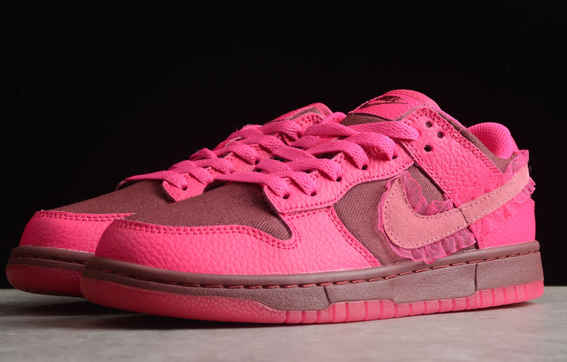 Nike SB Dunk Low Valentines Day