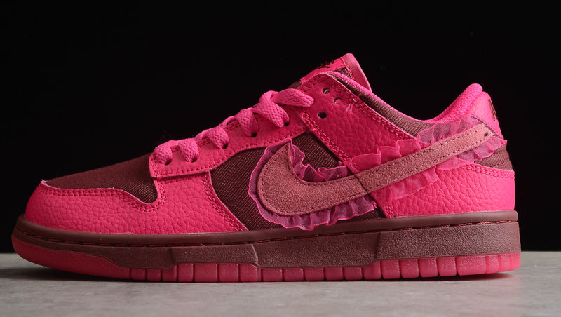 Nike SB Dunk Low Valentines Day