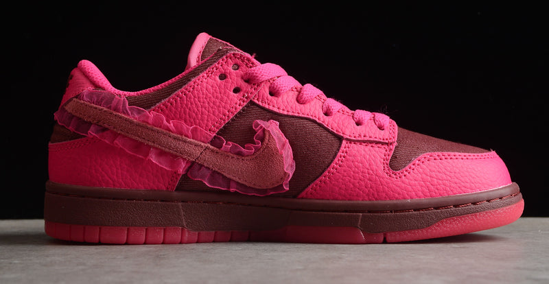 Nike SB Dunk Low Valentines Day