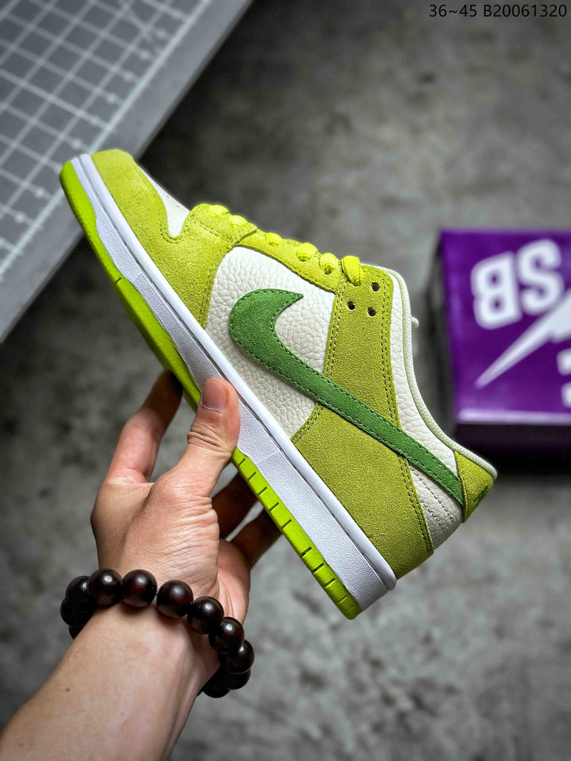 Nike SB Dunk Low "Green Apple"