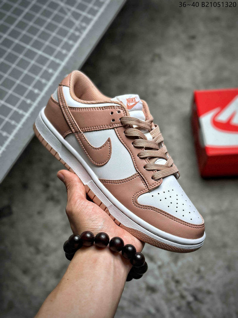 Nike Wmns SB Dunk Low "Rose Whisper"