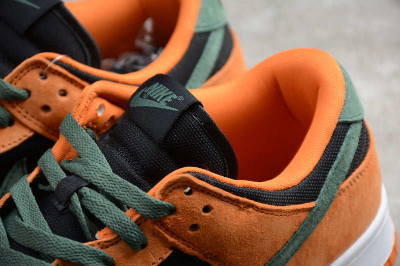 SB DUNK ORANGE GREEN