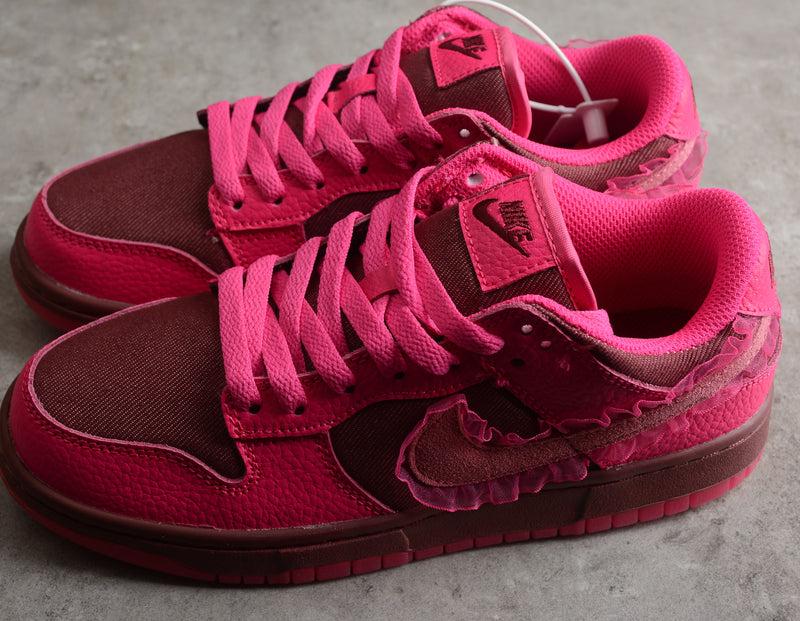 Nike SB Dunk Low Valentines Day