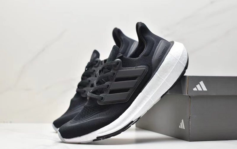 ULTRABOOST SNEAKERS - WOMEN