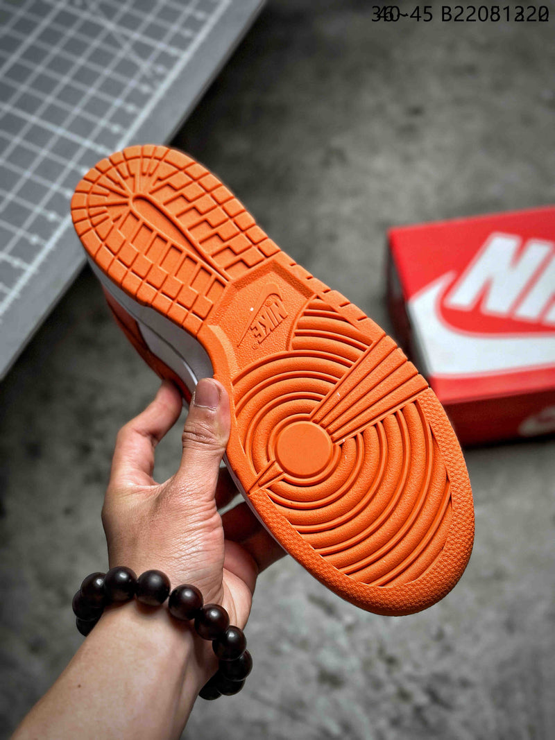 Nike SB Dunk Low "Orange Blaze"