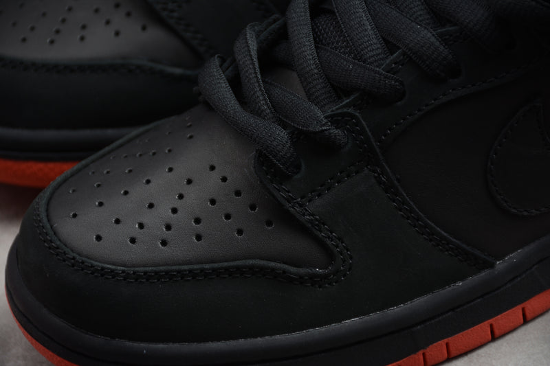 SB Dunk Low Pro "Black Pigeon"