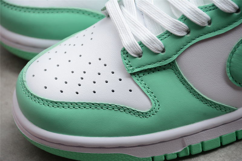 Dunk Low “Green Glow”