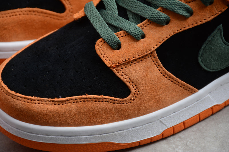 SB DUNK ORANGE GREEN