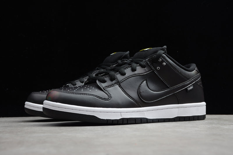 SB DUNK BLACK AND COLOR