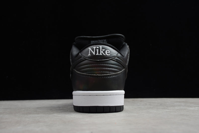 SB DUNK BLACK AND COLOR