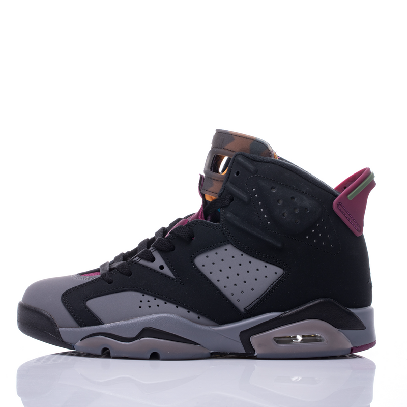 Tênis Nike Air Jordan 6