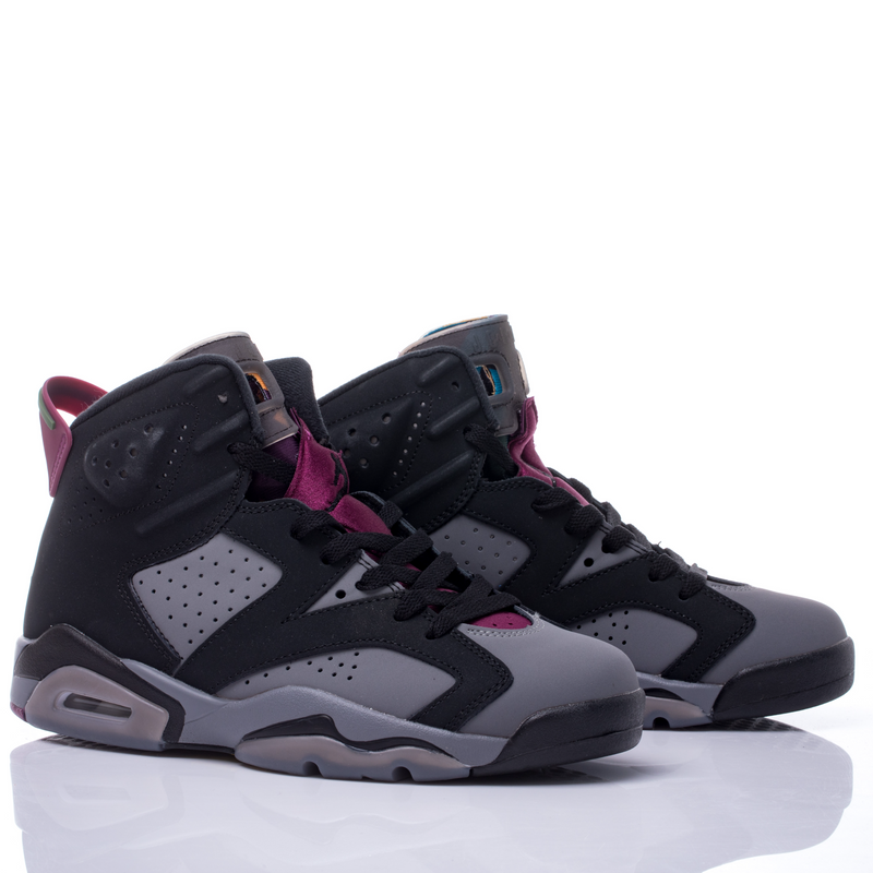 Tênis Nike Air Jordan 6