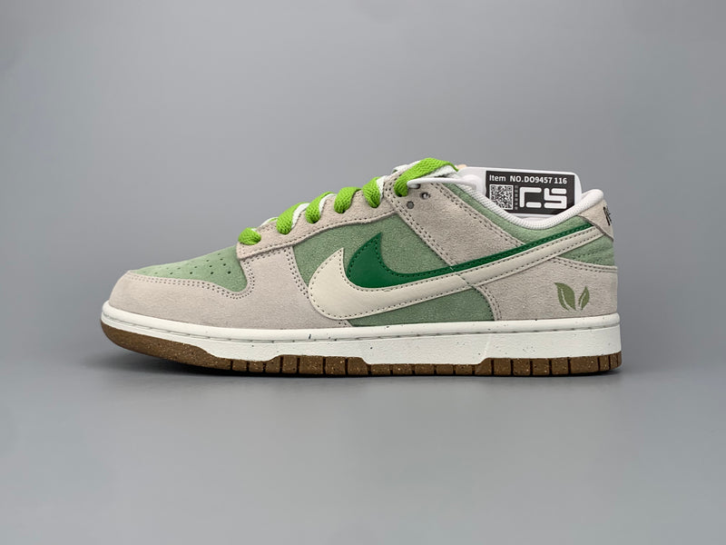 Nike Dunk Low SE Sneakers