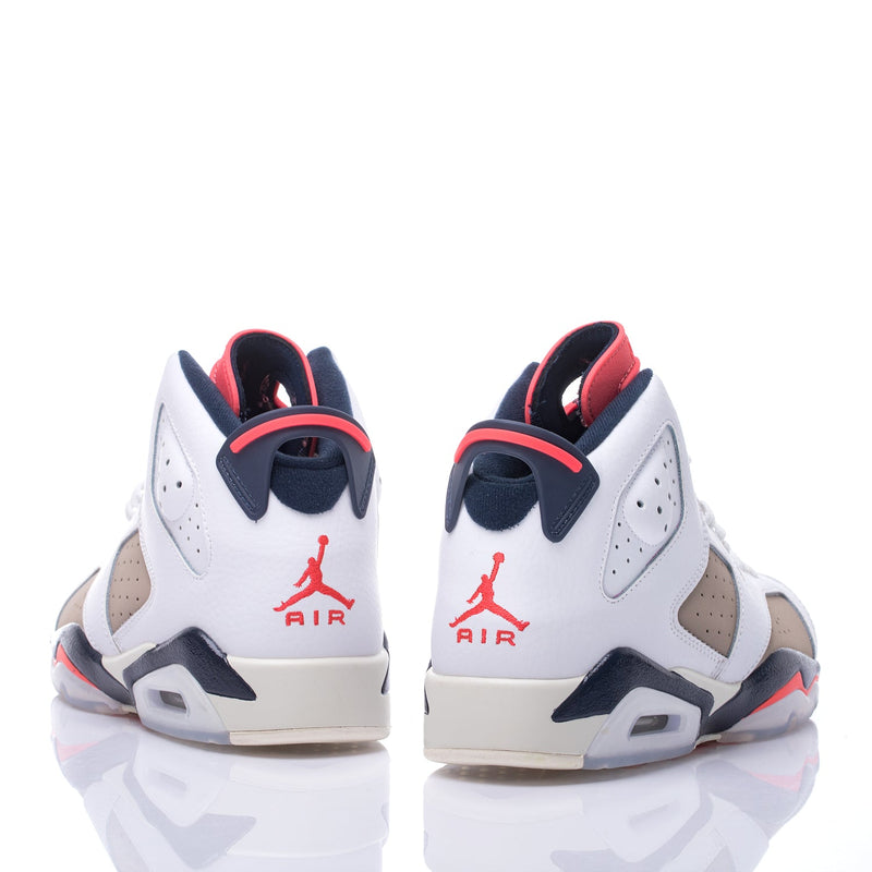 Tênis Nike Air Jordan 6