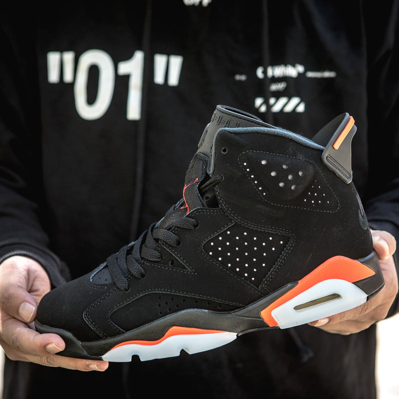 Tênis Nike Air Jordan 6