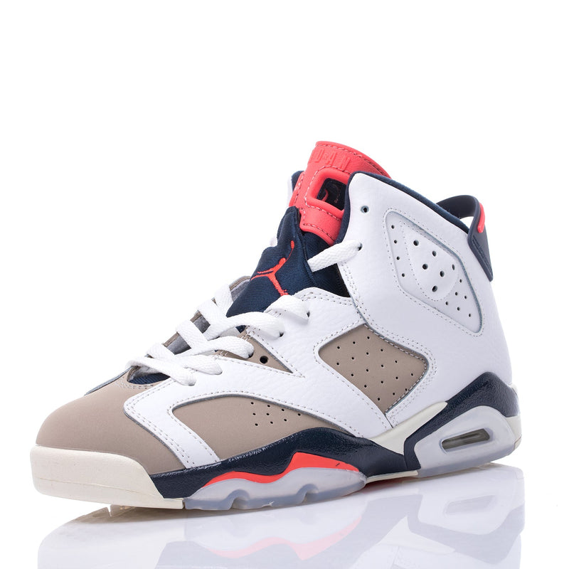 Tênis Nike Air Jordan 6