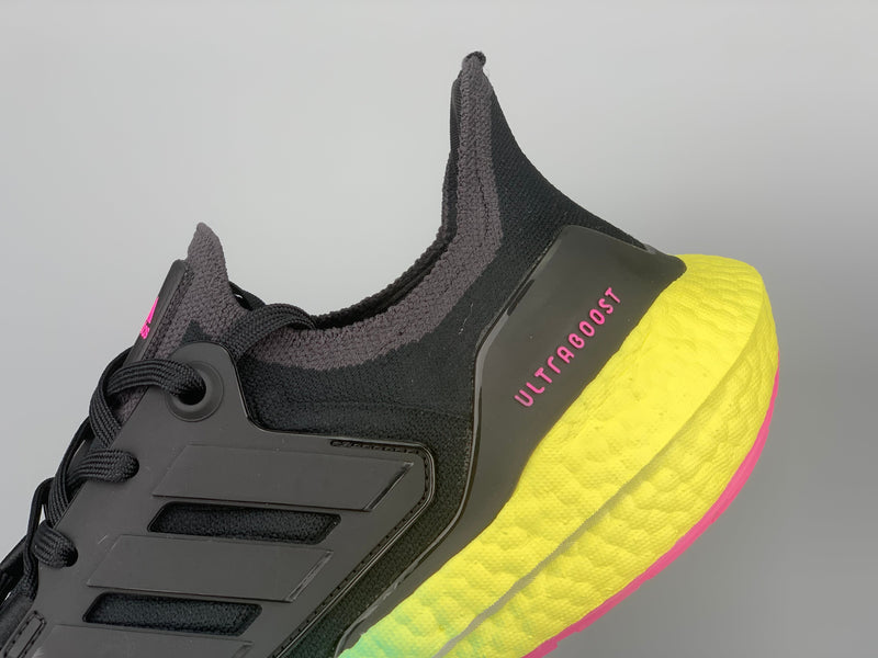 TÊNIS ULTRABOOST 22