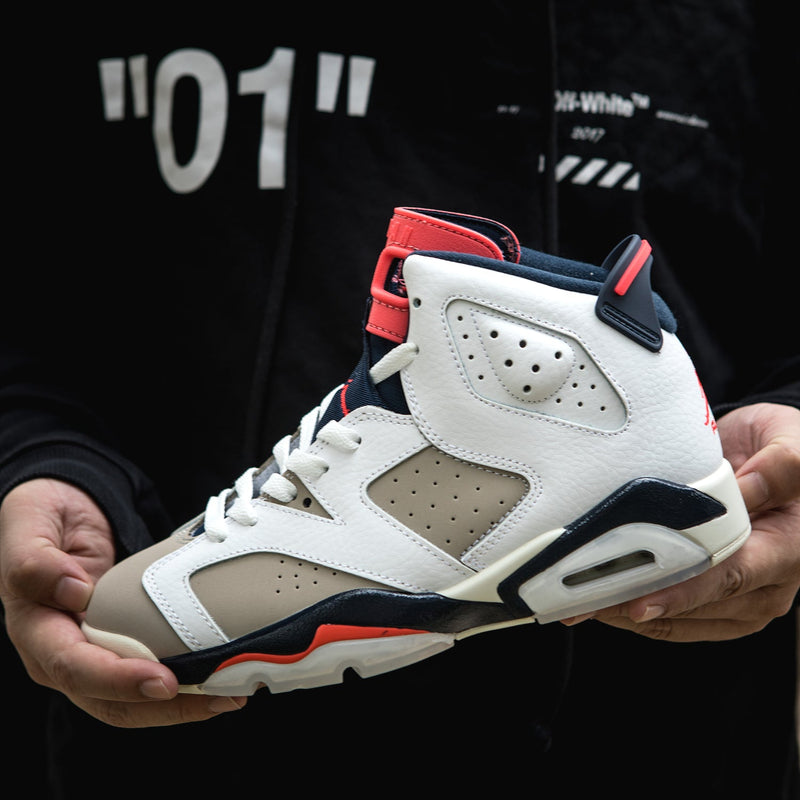 Tênis Nike Air Jordan 6