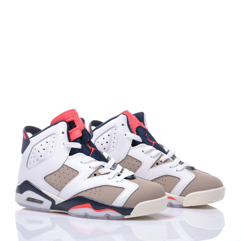 Tênis Nike Air Jordan 6